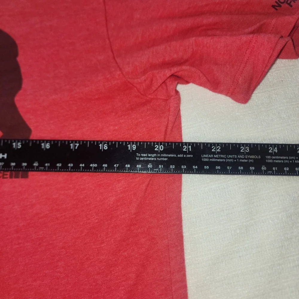 The North Face Mens Red Grizzly Bear Graphic T-Shirt Short Sleeve Medium M